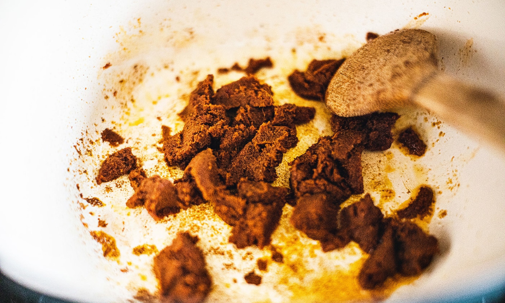 How Do Spices Clump?