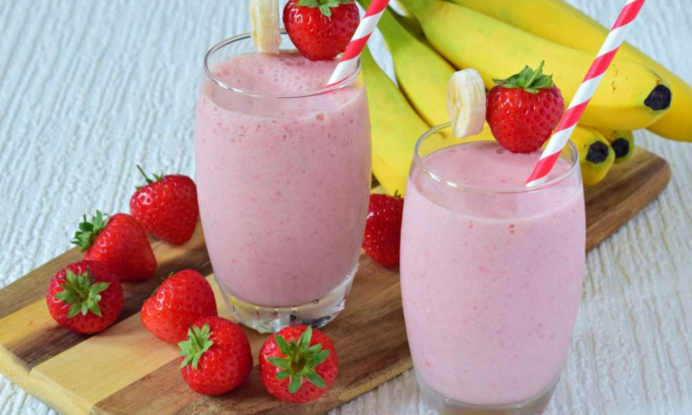 Banana & Strawberry Milkshake Recipe